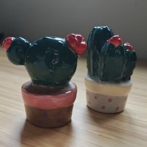 Cactus Shaped Ceramic Plant Salt And Pepper Shakers